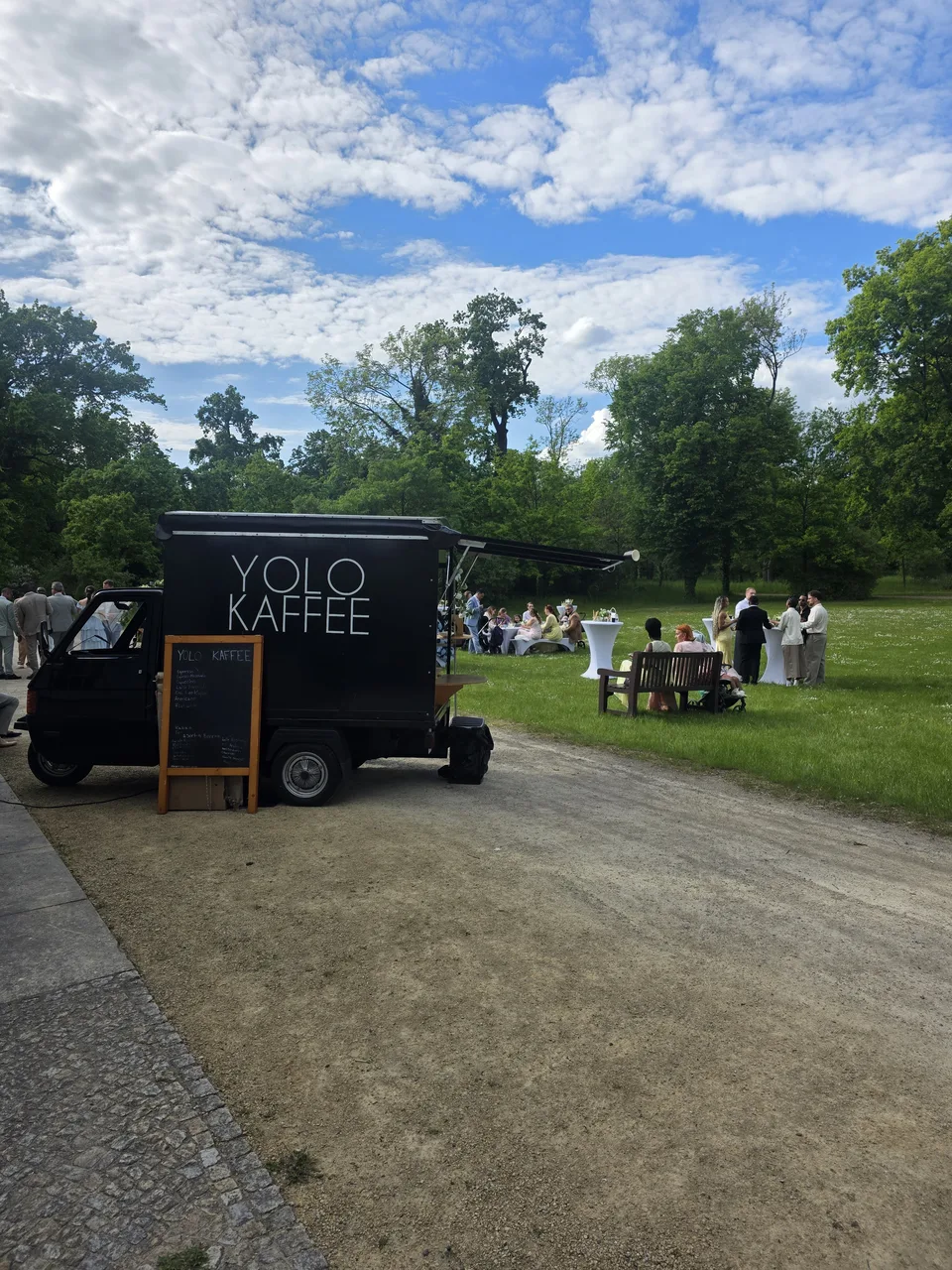 Hochzeit mit Kaffeewagen im Park